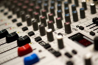 人工智能专业课程内容概览，从基础到前沿